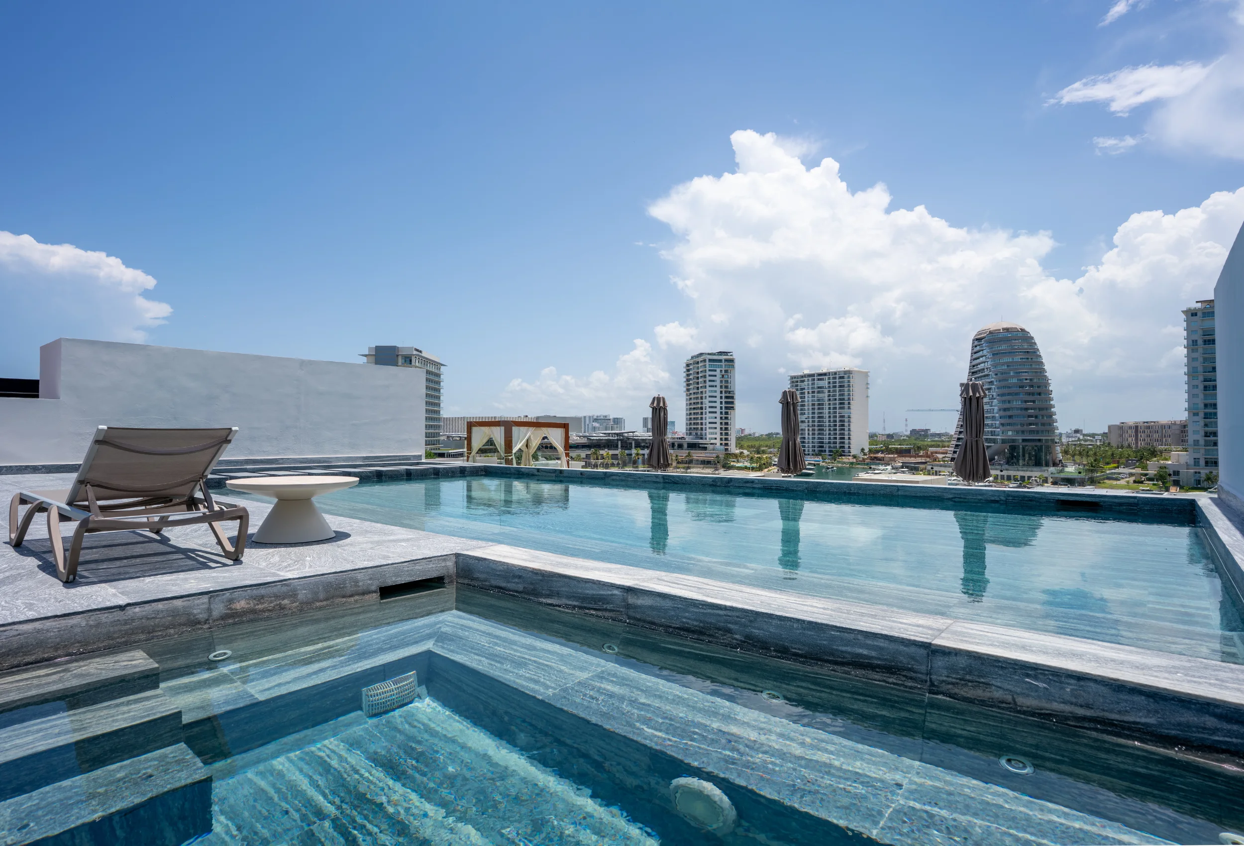 EXCLUSIVO DEPTO EN PUERTO CANCUN CON ACCESO A MARINA