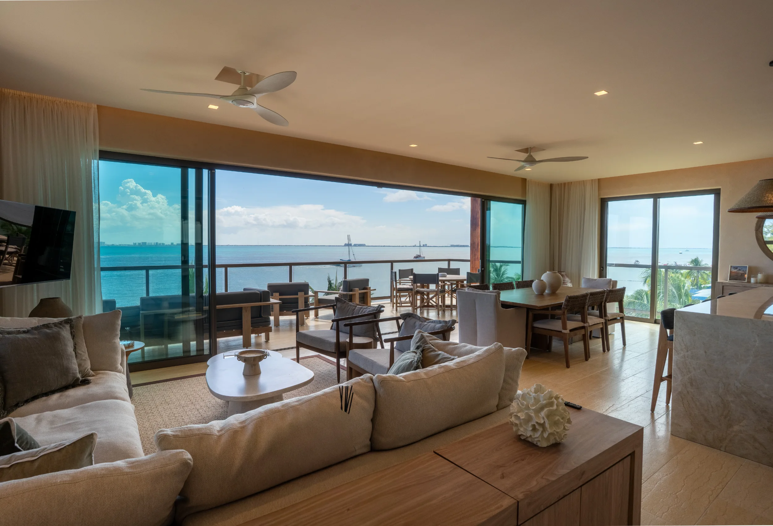 BEACHFRONT DREAM APARTMENT IN ISLA MUJERES-